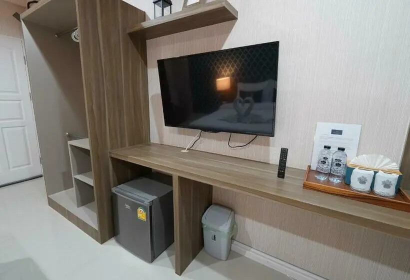 スタンダードスタジオ, Roomquest Rojana Industrial Estate Area