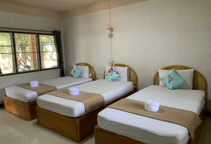 غرفة كلاسيكية ثلاثية, Baansuanchan Resort