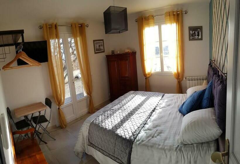 غرفة قياسية مطلّة علي حمام السباحة, Les Chênes De Da Li