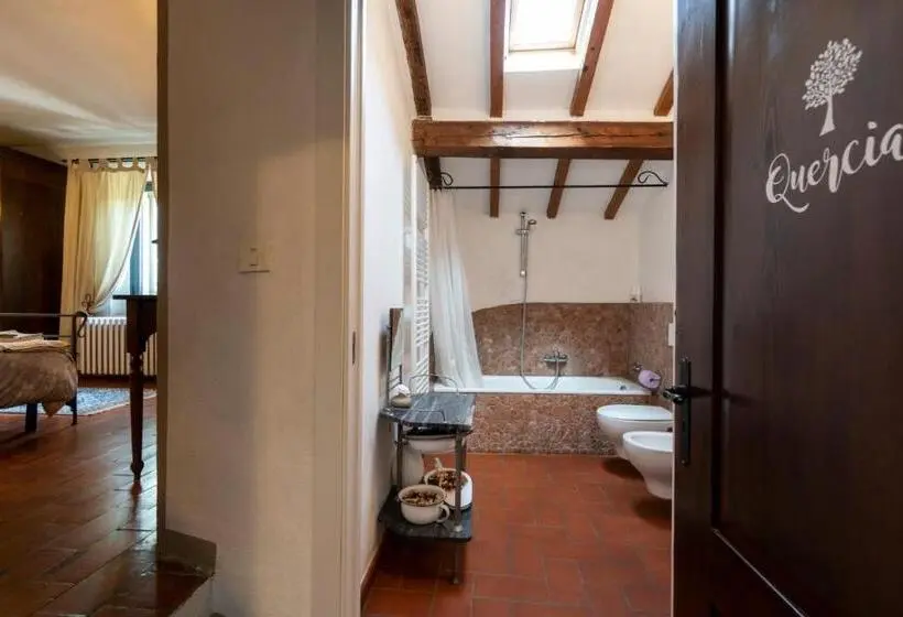 プールの見えるスタンダードトリプルルーム, B&b Podere Calvanella