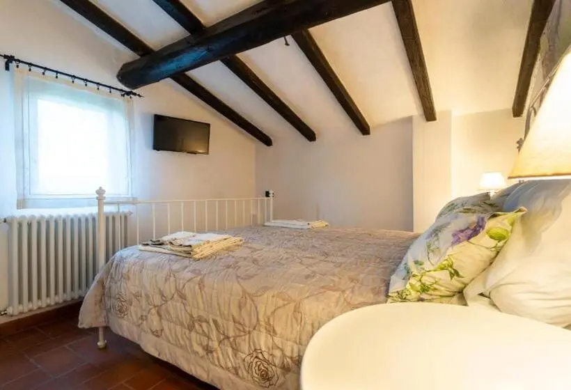 プールビュージュニアスイート, B&b Podere Calvanella