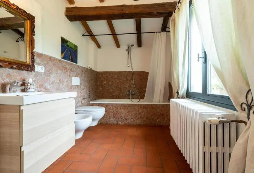 ガーデンビュースタンダードルーム, B&b Podere Calvanella