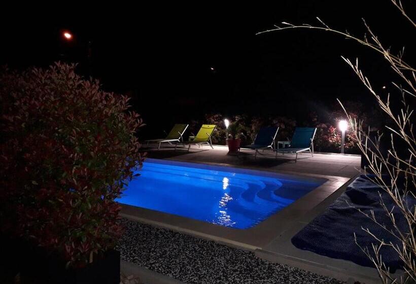 Standard room with outdoor bath, Chambres D Hôtes Le Chalet