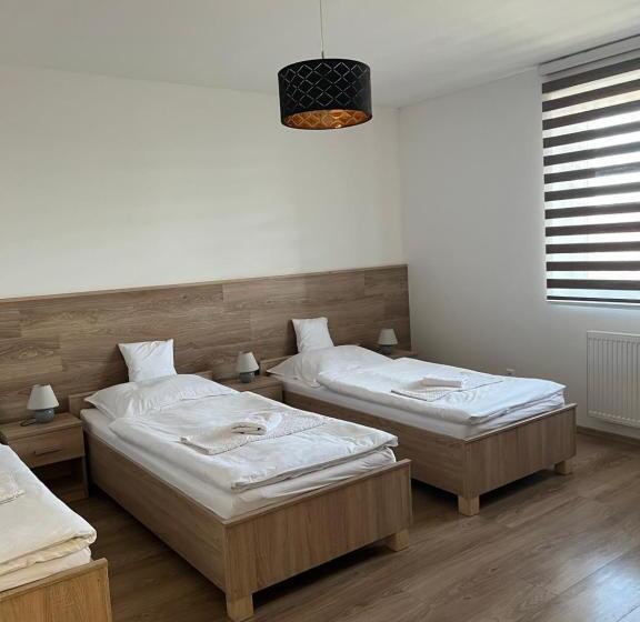 标准三人间, Penzion Moto