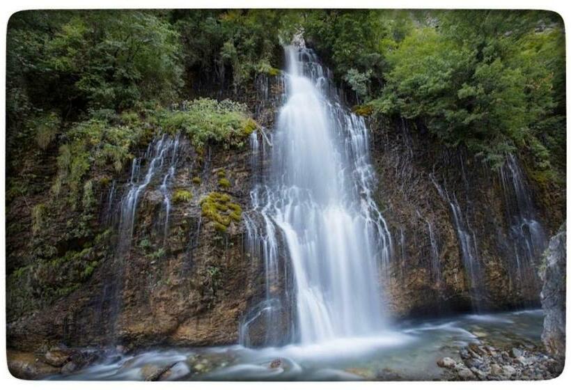 بنجلو قياسى مطلّ علي الحديقة, Kapuzbaşı şelalesi Baştürk Dinlenme Tesisleri