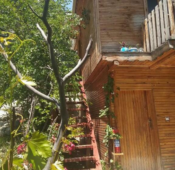 Бунгало Стандарт Вид на Сад, Kapuzbaşı şelalesi Baştürk Dinlenme Tesisleri