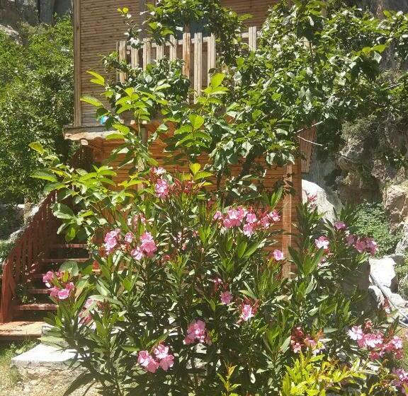 Бунгало Стандарт Вид на Сад, Kapuzbaşı şelalesi Baştürk Dinlenme Tesisleri