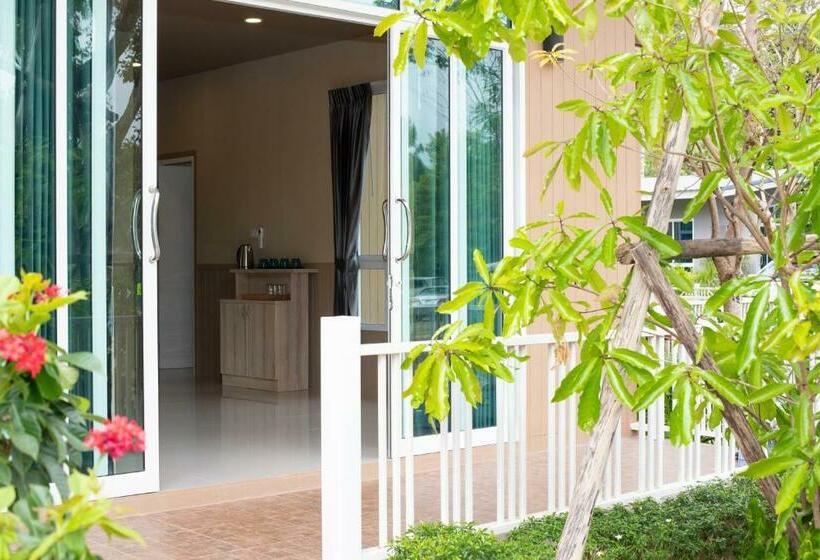 침실 2개 주택, The Chamuang Forest