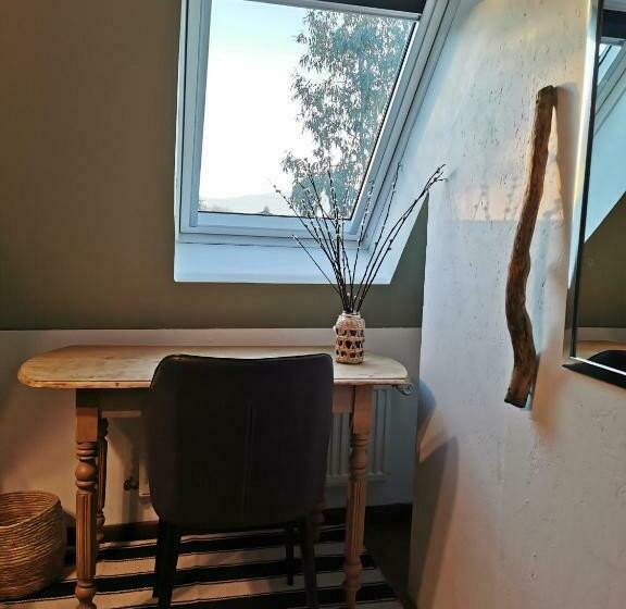 スタンダードルーム, La Coticia