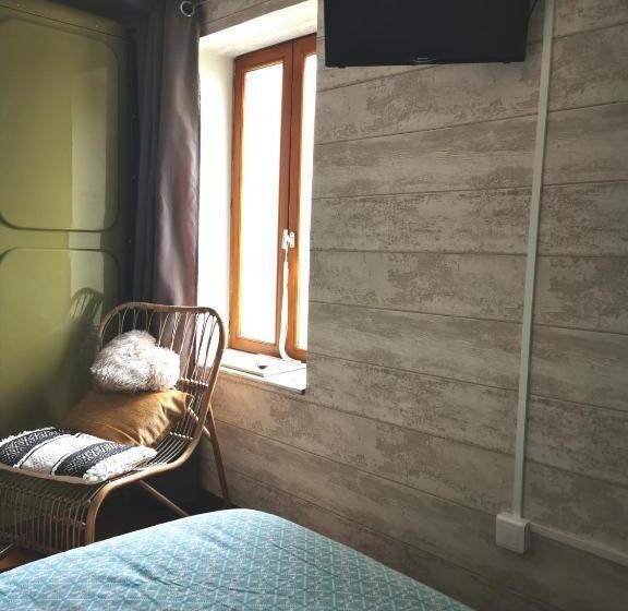 スタンダードルーム, La Coticia