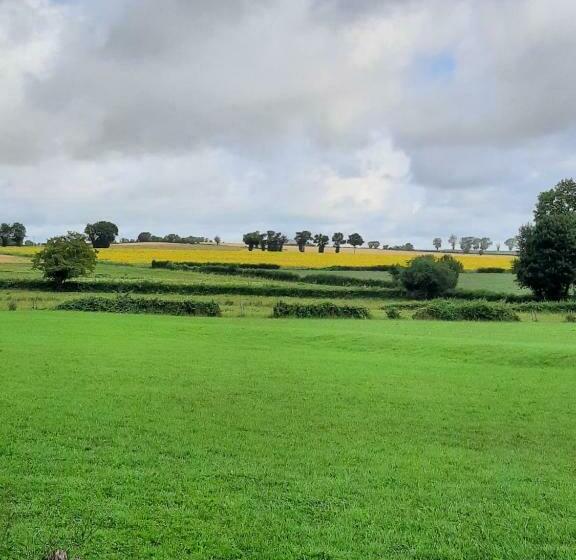 Семейный Номер, Notre Village Papillon Bed&breakfast