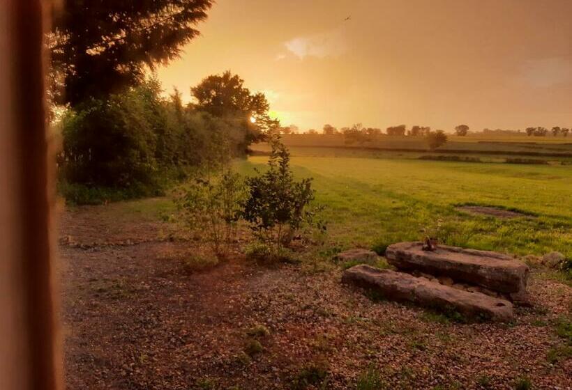 Семейный Номер, Notre Village Papillon Bed&breakfast