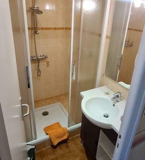 חדר סטנדרט לשלושה, Le Val Du Cantal