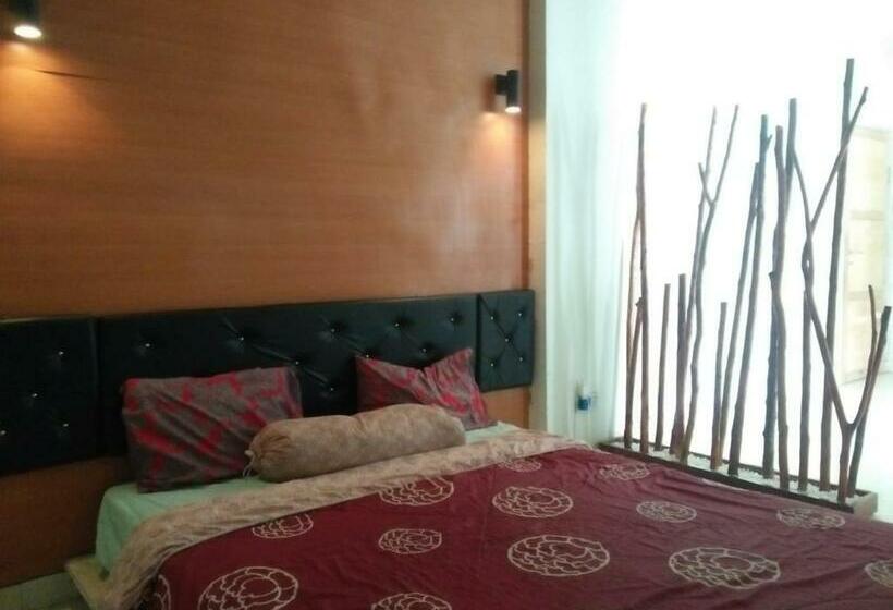 ファミリールーム, Suburdi Guest House