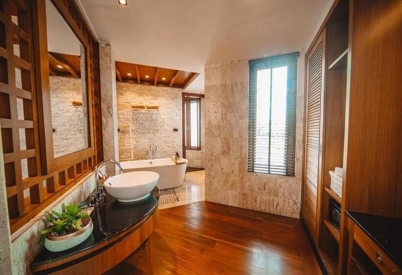 标准间带游泳池, Yotaka Khanom