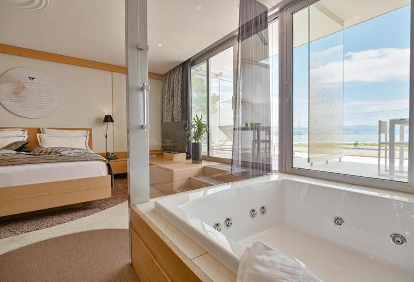 חדר דלוקס נוף לים, Bevanda Hotel & Restaurant   Unique Adriatic