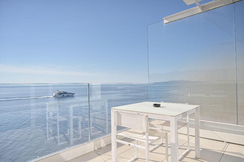 סוויטת דלוקס נוף לים, Bevanda Hotel & Restaurant   Unique Adriatic