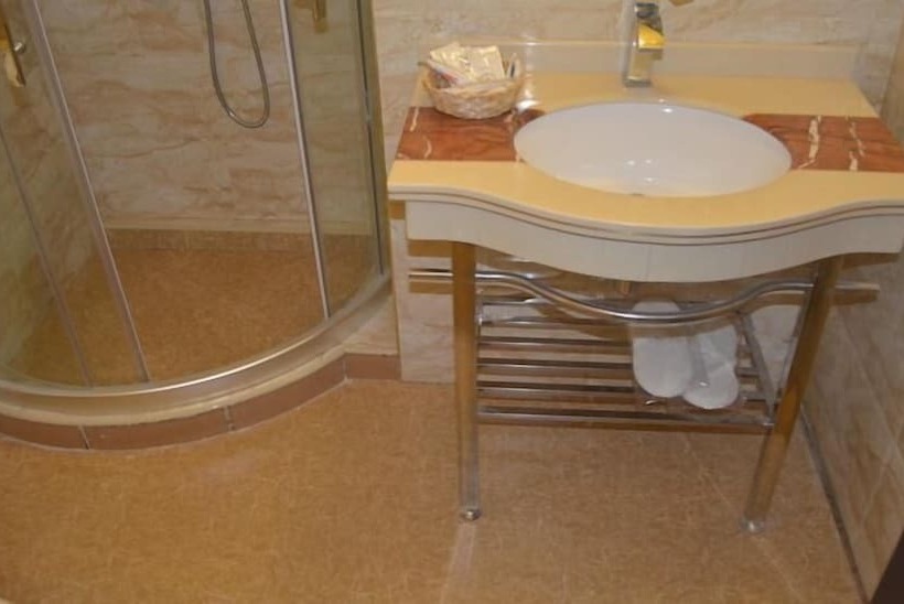 اتاق استاندارد, Golden House