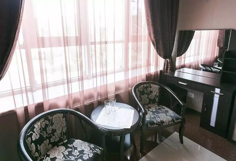 スイート（家族用）, Golden House