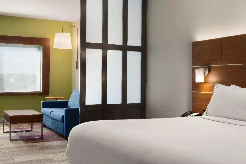 Standard Room King Bed Adapted for people with reduced mobility