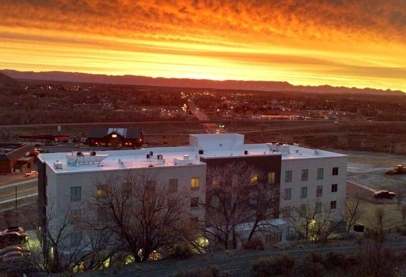 スイート, Holiday Inn Express & Suites Price, An Ihg