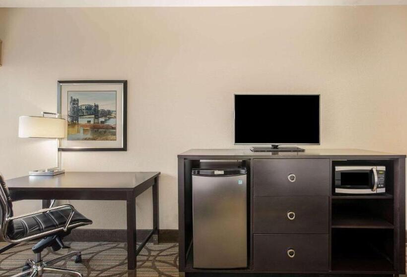 带大床的行政房间, Spark By Hilton Little Rock West