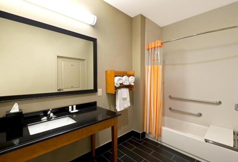 适合残疾人士使用的带超级大床的标准间, Spark By Hilton Little Rock West