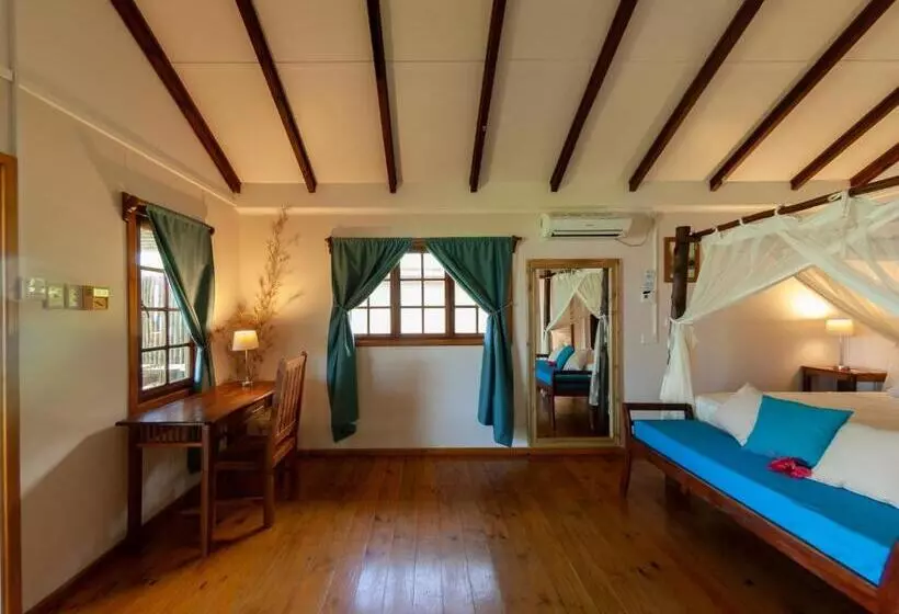 سوییت جونیور با چشم‌انداز دریا, Le Vasseur La Buse Eco Resort