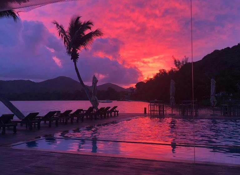 بانگلوی استاندارد, Le Vasseur La Buse Eco Resort