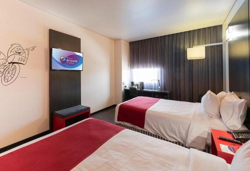 Номер Стандарт 2 Двуспальные Кровати, Ramada Encore By Wyndham Queretaro