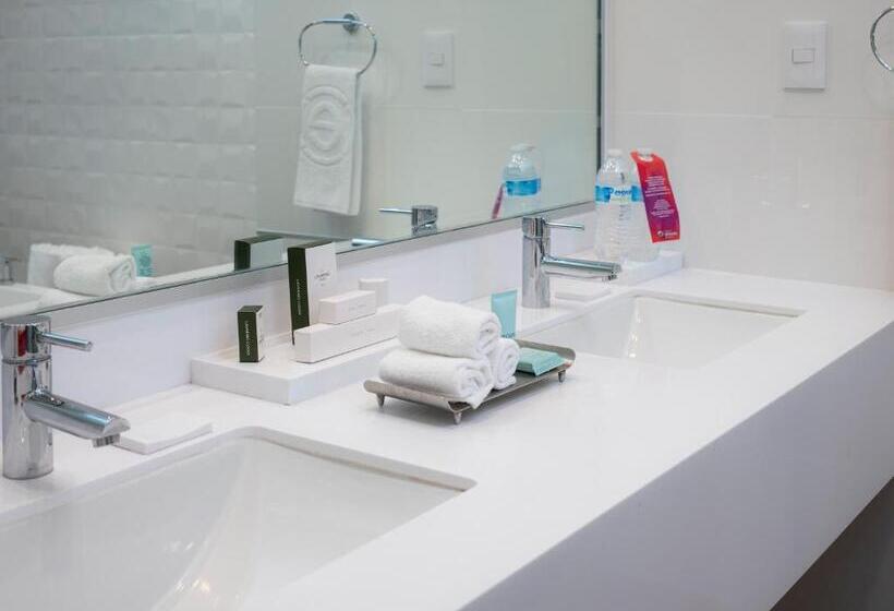 Люкс Кровать Кинг, Ramada Encore By Wyndham Queretaro