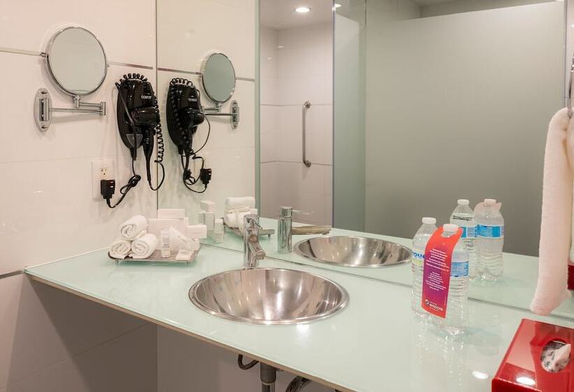 Номер Стандарт 2 Двуспальные Кровати, Ramada Encore By Wyndham Queretaro