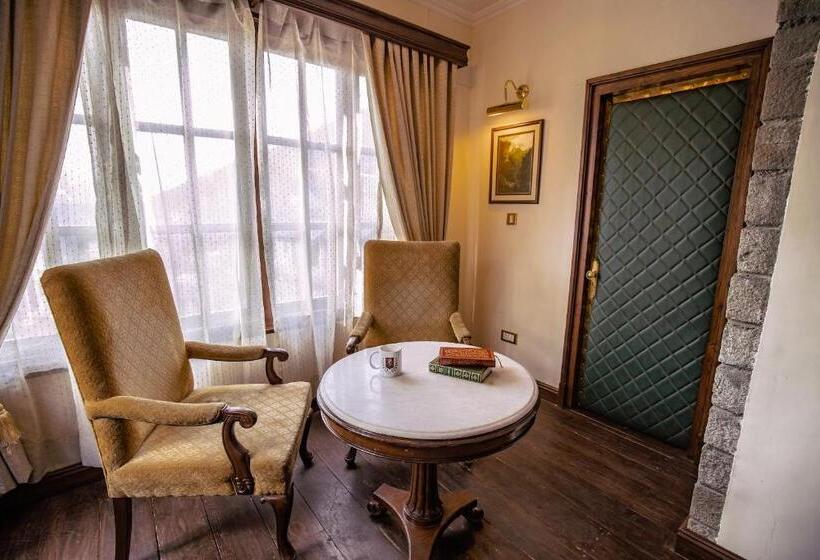 اتاق کلاسیک, The Himalayan