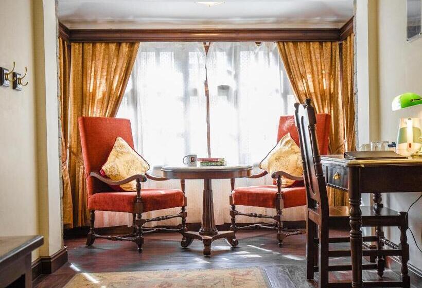 اتاق خانوادگی, The Himalayan