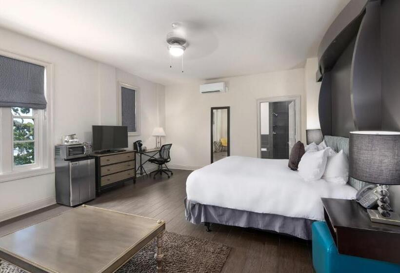 带大床的套房, White House