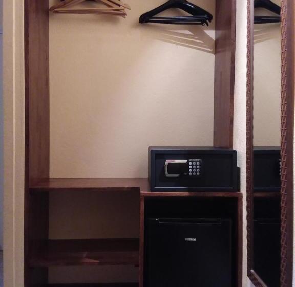 غرفة عائلية, Logis Hotel La Closerie