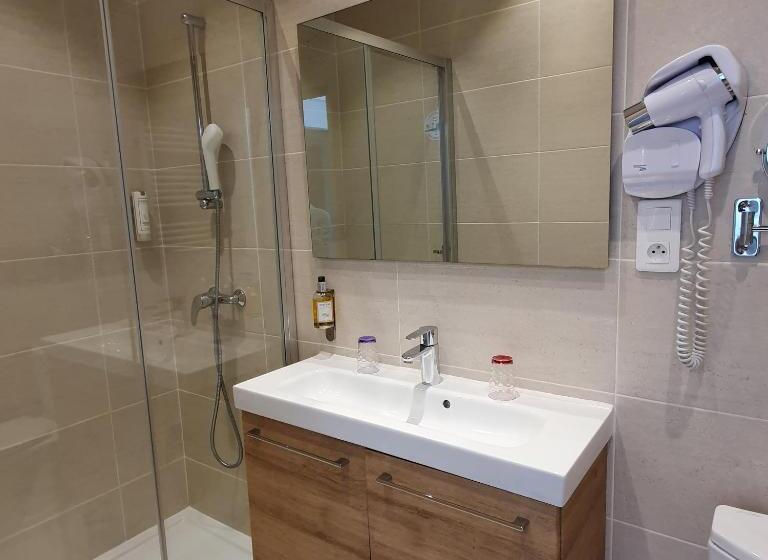 Семейный Номер, Logis Hotel La Closerie