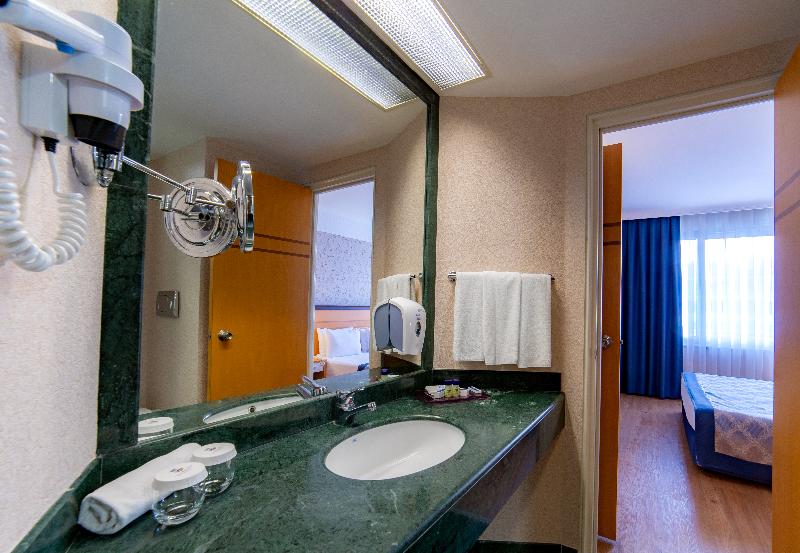 اتاق لوکس با چشم‌انداز دریا, Maka Thanee Resort