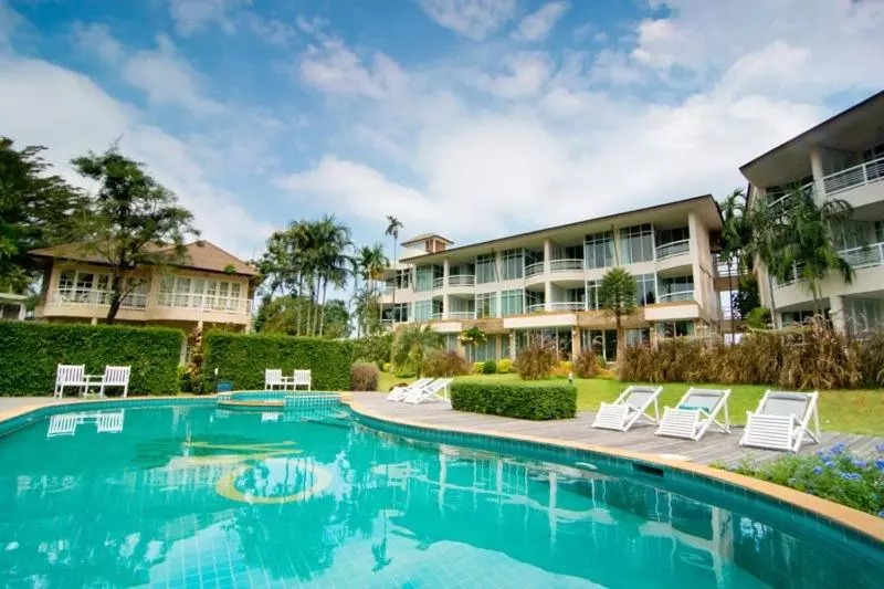 プールの見えるスーペリアルーム, Maka Thanee Resort
