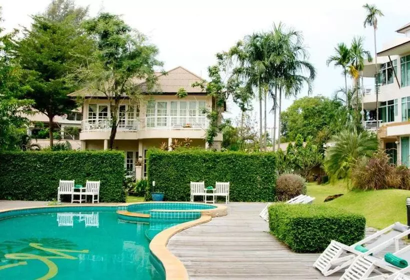 プールの見えるスーペリアルーム, Maka Thanee Resort
