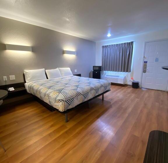 غرفة قياسية سرير كينج, Motel 6bryan, Tx  College Station