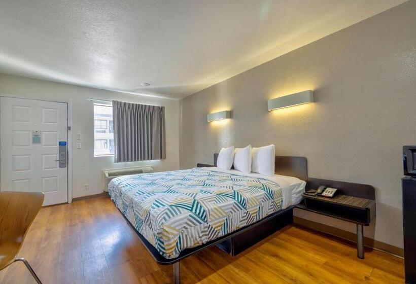 适合残疾人士使用的带超级大床的标准间, Motel 6bryan, Tx  College Station