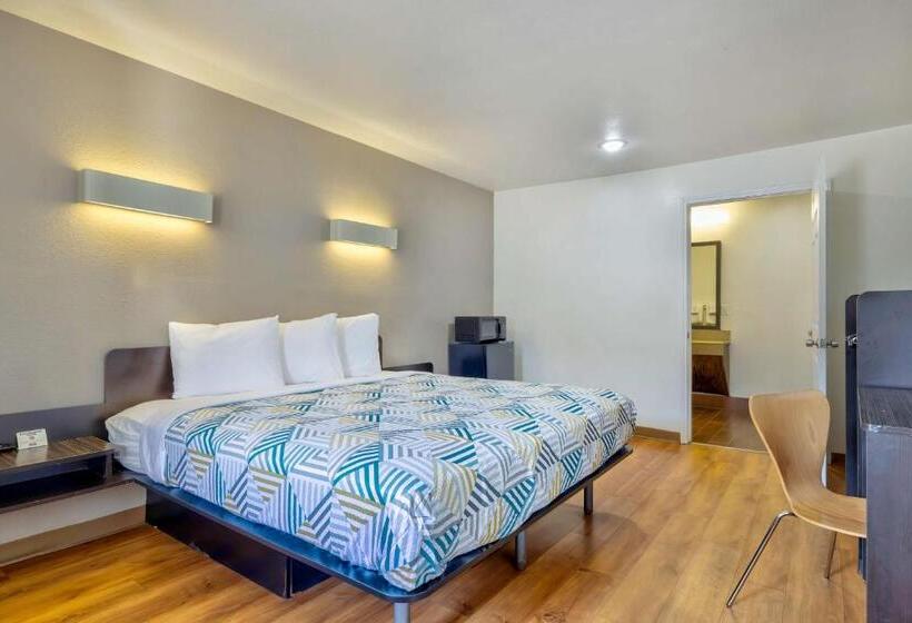 غرفة قياسية سرير كينج لذوى الإحتياجات الخاصة, Motel 6bryan, Tx  College Station