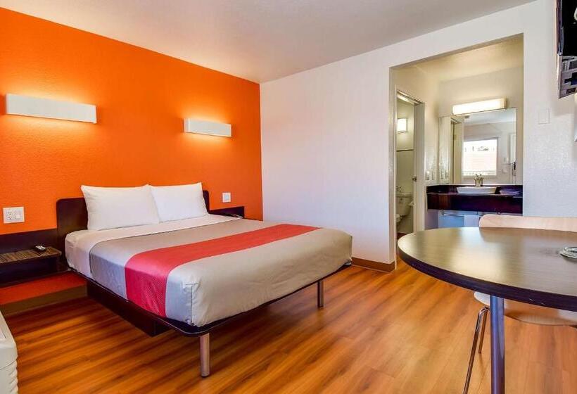 适合残疾人使用的标准间, Motel 6 Riverside, Ca  South
