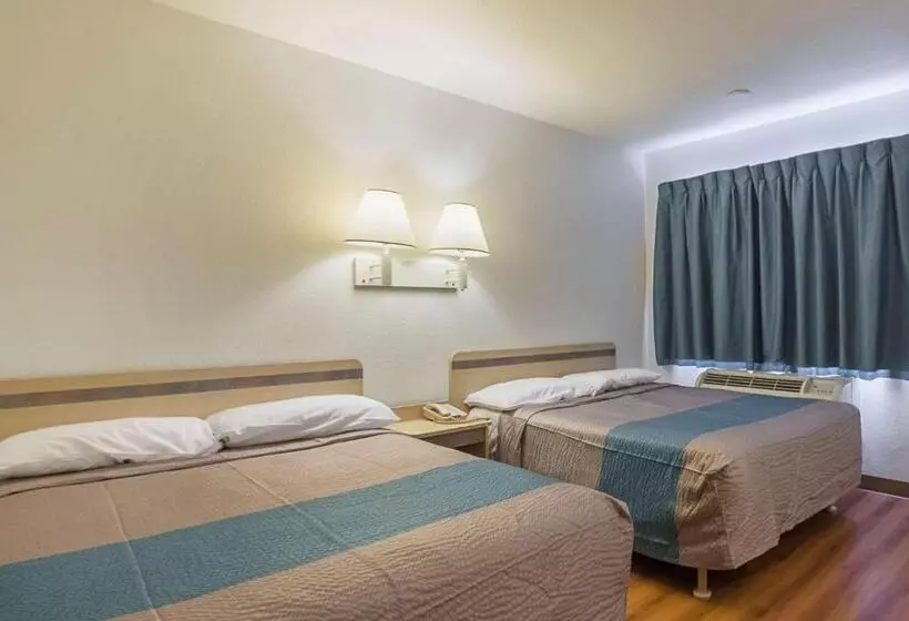 スタンダード4人部屋, Motel 6 Rochester, Mn