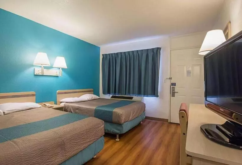 スタンダード4人部屋, Motel 6 Rochester, Mn