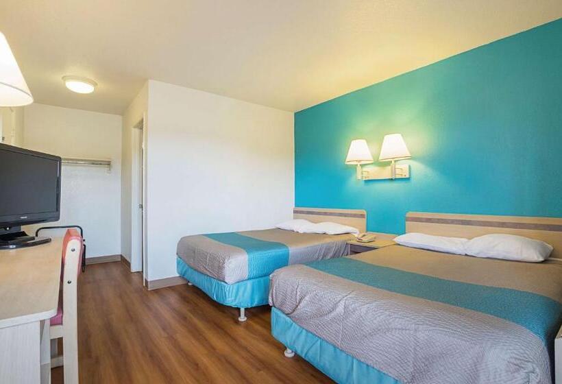 غرفة قياسية رباعية, Motel 6 Rochester, Mn