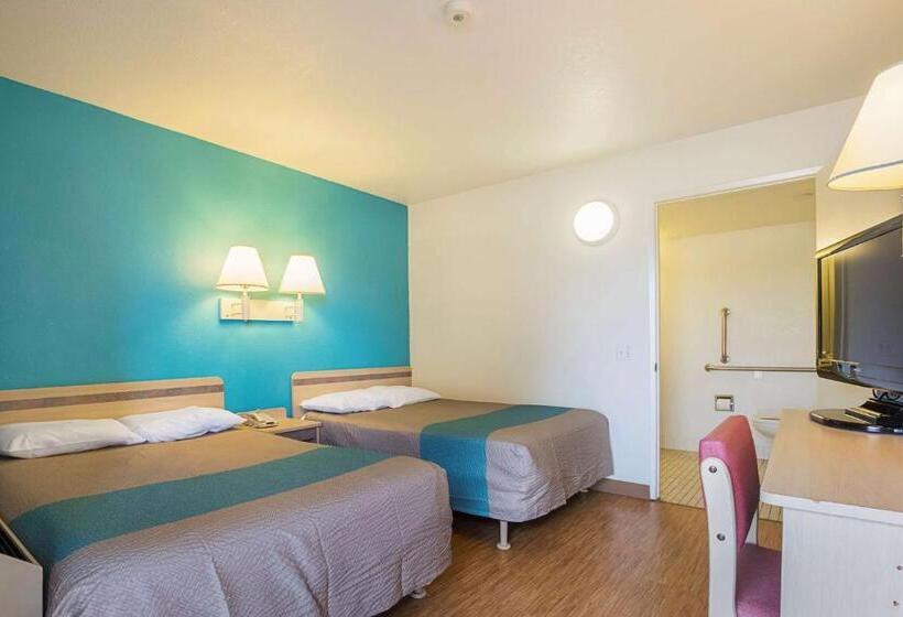 غرفة قياسية رباعية, Motel 6 Rochester, Mn