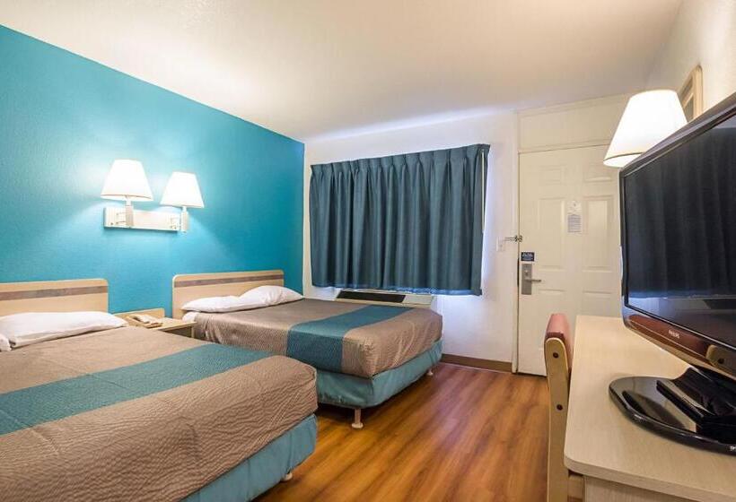 جناح, Motel 6 Rochester, Mn