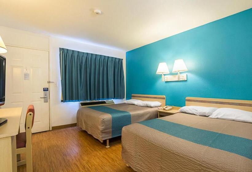 جناح, Motel 6 Rochester, Mn